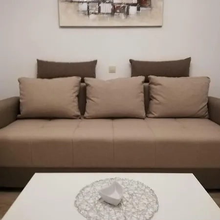 Dina Apartman *