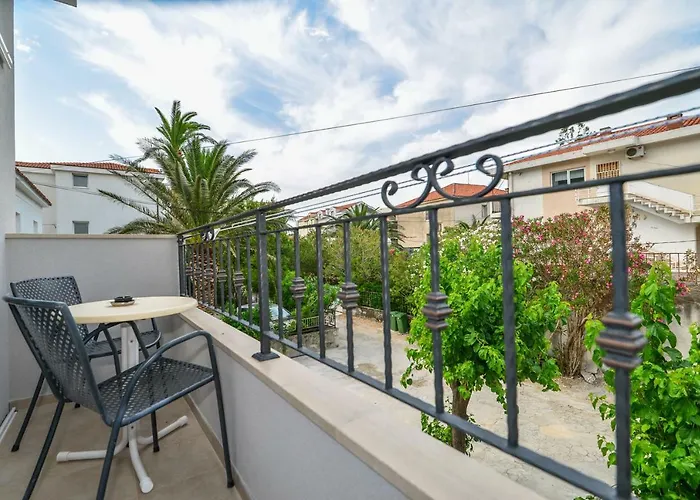 Апартаменти Dina