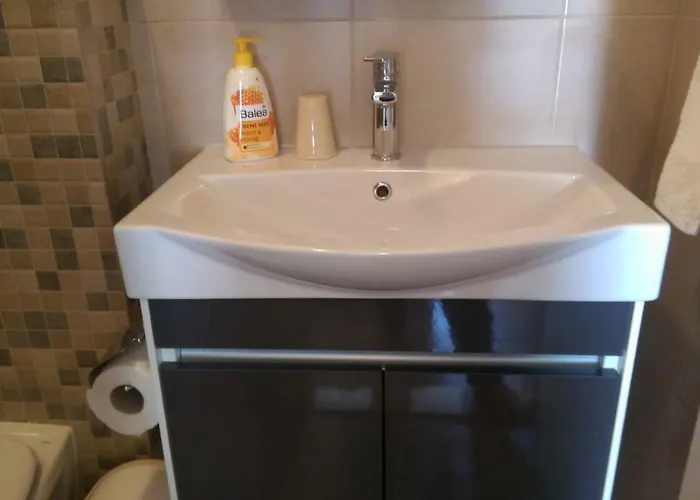 Апартаменти Dina *