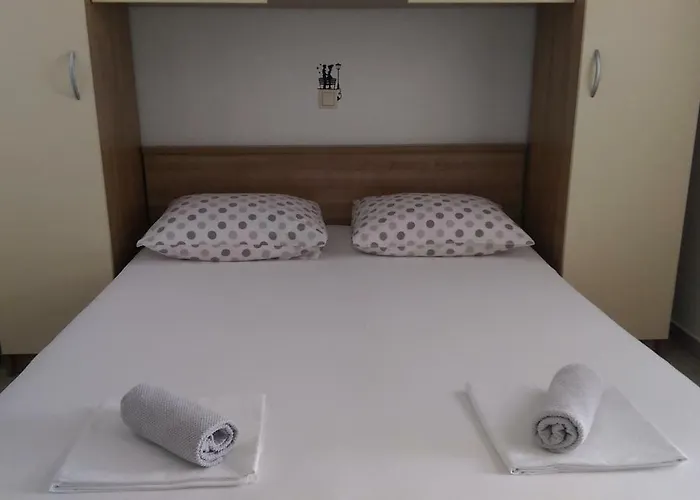 Апартаменти Dina *