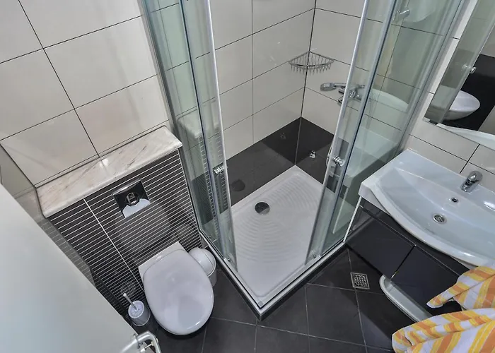 Апартаменти Dina *